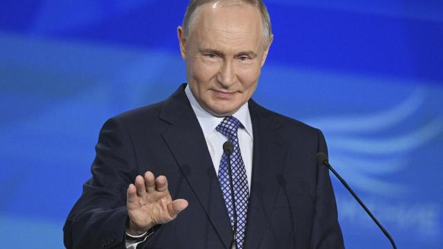 Russian attacks during Easter ceasefire declared by Putin killed 3 in Ukraine's Kherson region