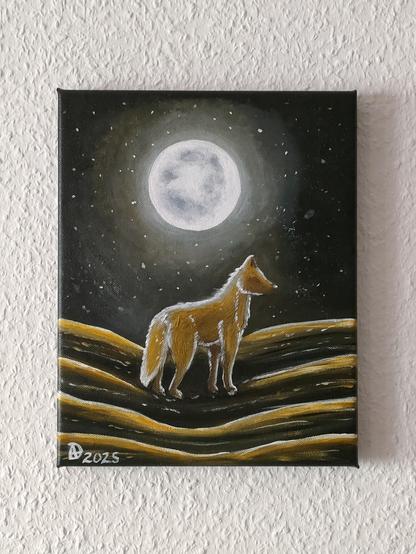 Ein goldener Wolf steht nachts mitten in der Wüste, während über ihm der Vollmond die Nacht erleuchtet. 
Acryl auf Leinwand