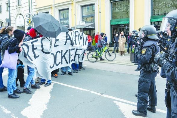 Immigration prompts German protests - World