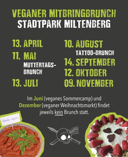 Das Bild zeigt eine Veranstaltungsplakat für einen "Veganer Mitbringbrunch" im Stadtpark Miltenberg. Der Hintergrund ist dunkelgrau, und die Texte sind in grünen und weißen Farben gehalten. Oben steht in großen grünen Buchstaben "VEGANER MITBRINGBRUNCH STADTPARK MILTENBERG". Darunter sind die Veranstaltungstermine aufgelistet: 13. April, 11. Mai (Muttertags-Brunch), 13. Juli, 10. August (Tattoo-Brunch), 14. September, 12. Oktober und 09. November. Ein Hinweis unten besagt, dass im Juni (veganes Sommercamp) und Dezember (veganer Weihnachtsmarkt) kein Brunch stattfindet. Am unteren Rand sind zwei Bilder zu sehen: links ein Teller mit rotem Brei und einem Petersilienblatt mit Schild “Karotten-Aufstrich” und rechts ein Kuchen mit Erdbeeren und Schokoladenherzen. In der Mitte befindet sich ein Zeichnungsstil-Gruselkopf mit gekreuzten Spargel und Lauch.