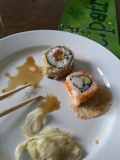 Sushi gab es auf der Party auch.