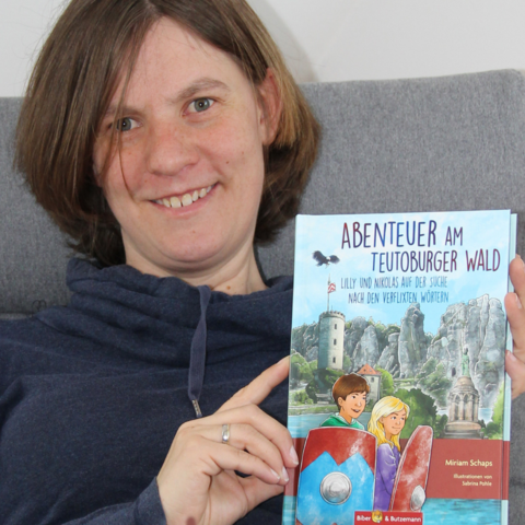 |Buchwerbung| – Buchsätze: Von der Eifel bis nach Schweden – Interview mit Kinderbuchautorin und Kinderbuchbloggerin Miriam Schaps über Reisen, Bücher und Urlaubsgeschichten…