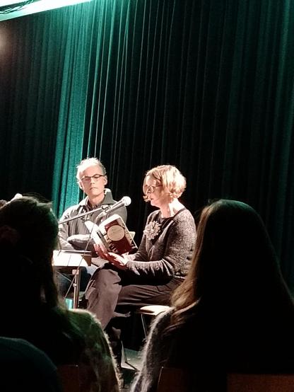 Kathrin Wildenberger liest aus "Tod der Autorin". 